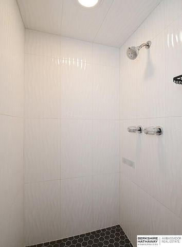 605 S 126 Street, Omaha, NE 68154