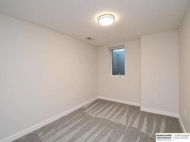 605 S 126 Street, Omaha, NE 68154