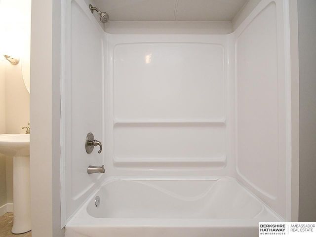 605 S 126 Street, Omaha, NE 68154