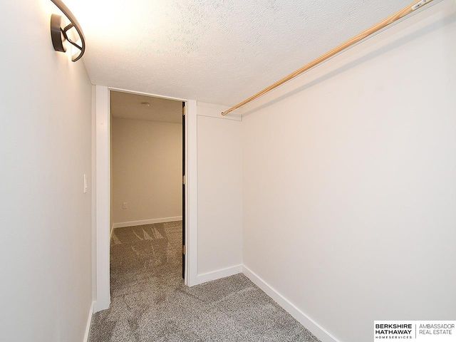 605 S 126 Street, Omaha, NE 68154