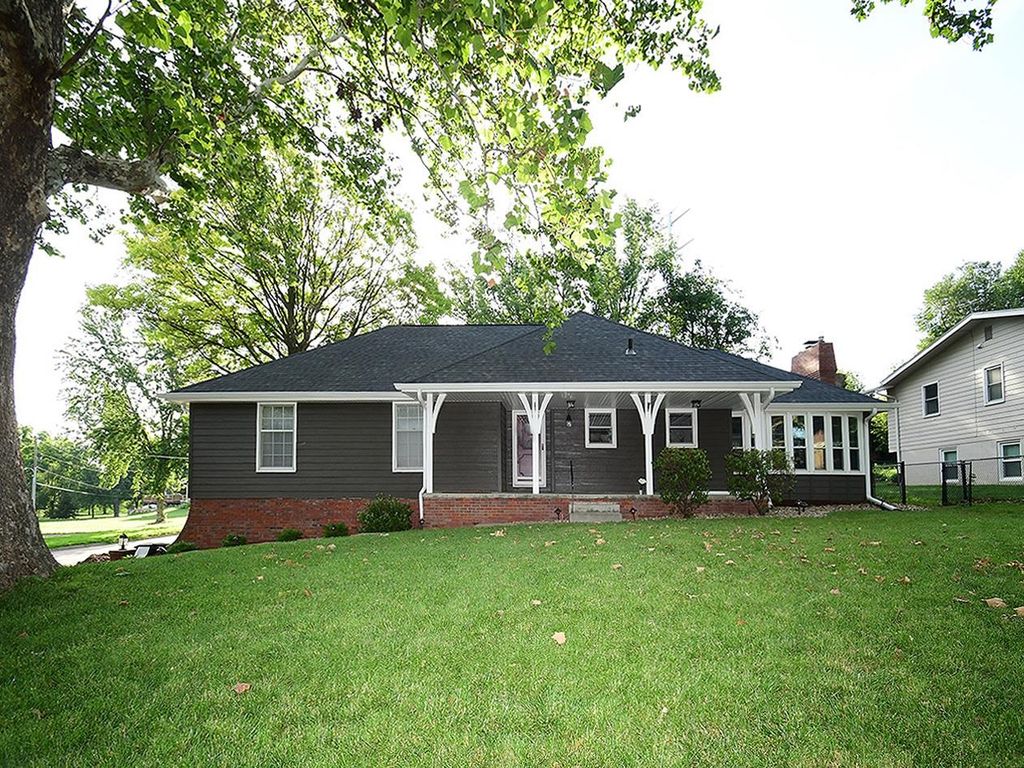 605 S 126 Street, Omaha, NE 68154