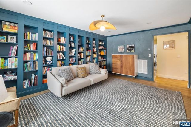 26 Laurie Drive, Englewood Cliffs, NJ 07632