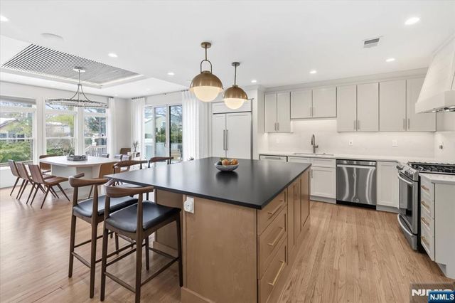 26 Laurie Drive, Englewood Cliffs, NJ 07632