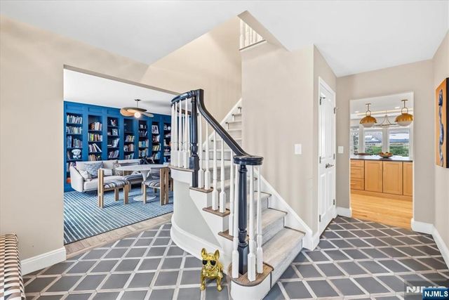 26 Laurie Drive, Englewood Cliffs, NJ 07632