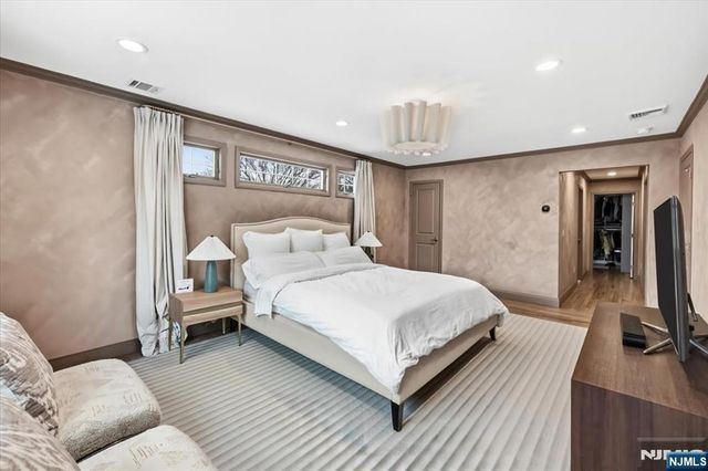 26 Laurie Drive, Englewood Cliffs, NJ 07632