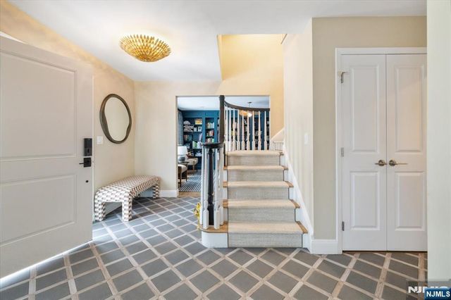 26 Laurie Drive, Englewood Cliffs, NJ 07632