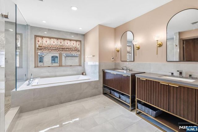 26 Laurie Drive, Englewood Cliffs, NJ 07632