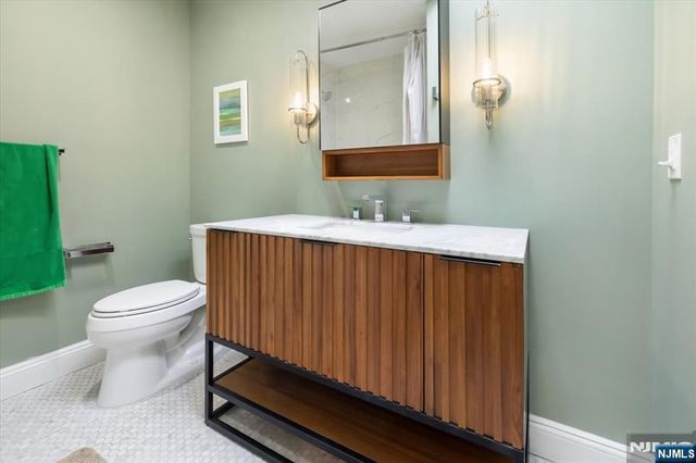 26 Laurie Drive, Englewood Cliffs, NJ 07632