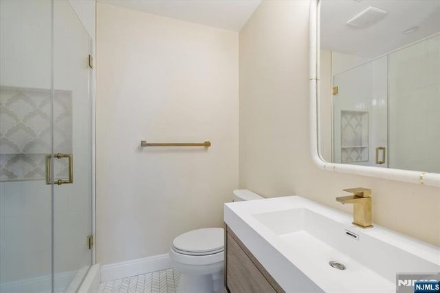 26 Laurie Drive, Englewood Cliffs, NJ 07632