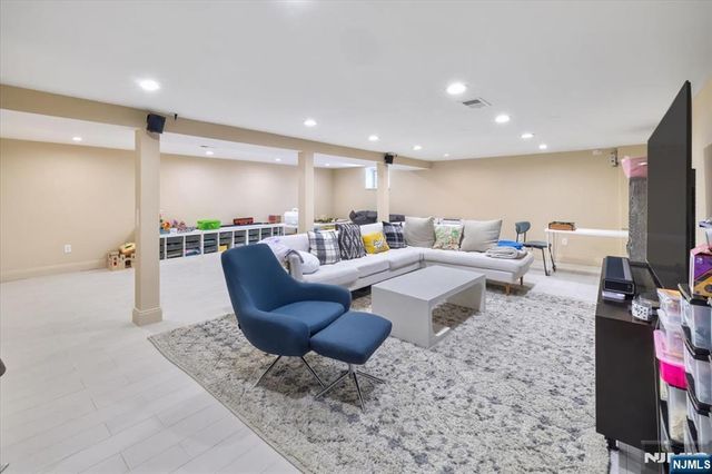 26 Laurie Drive, Englewood Cliffs, NJ 07632