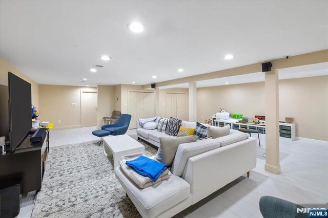 26 Laurie Drive, Englewood Cliffs, NJ 07632