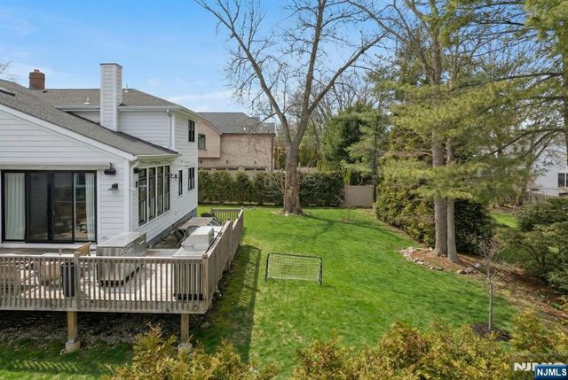 26 Laurie Drive, Englewood Cliffs, NJ 07632