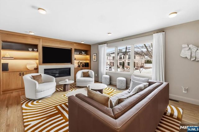 26 Laurie Drive, Englewood Cliffs, NJ 07632