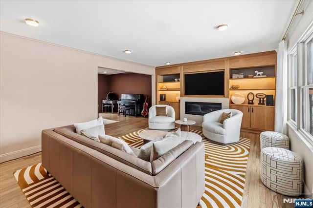 26 Laurie Drive, Englewood Cliffs, NJ 07632