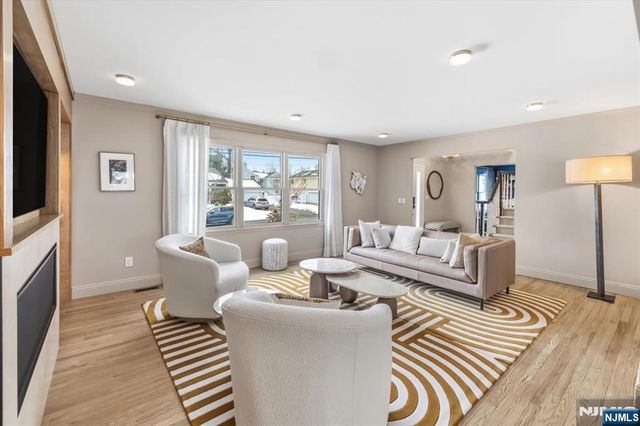 26 Laurie Drive, Englewood Cliffs, NJ 07632