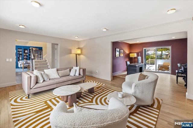 26 Laurie Drive, Englewood Cliffs, NJ 07632