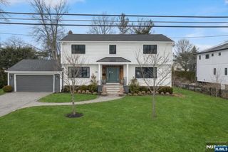 26 Laurie Drive, Englewood Cliffs, NJ 07632