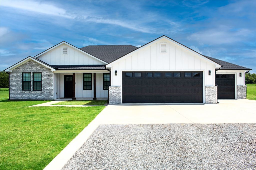 352 Private Road 36009, Honey Grove, TX 75446