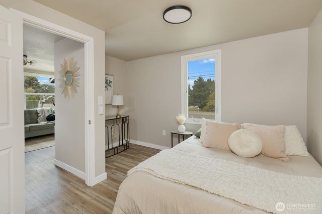 824 108th St S, Tacoma, WA 98444