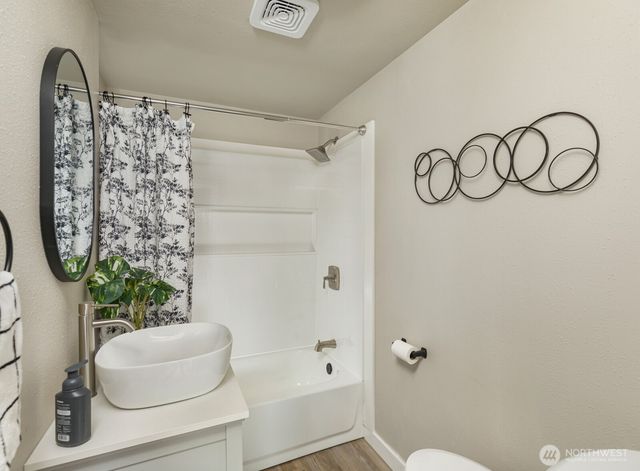 824 108th St S, Tacoma, WA 98444