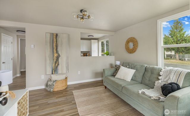 824 108th St S, Tacoma, WA 98444