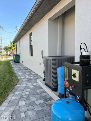 622 NW 38th PL, Cape Coral, FL 33993