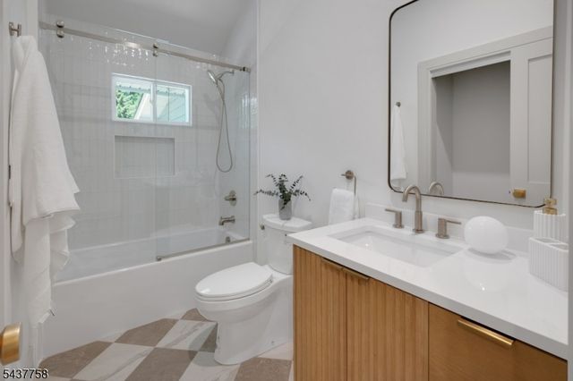 51 Brookside Ter, North Caldwell Boro, NJ 07006