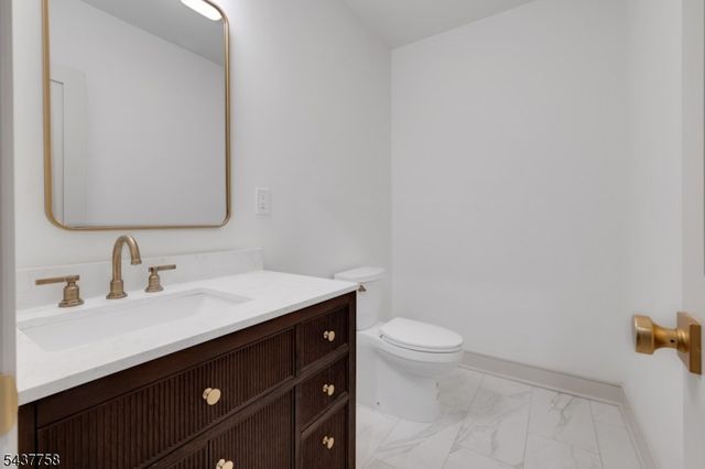 51 Brookside Ter, North Caldwell Boro, NJ 07006