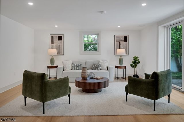 51 Brookside Ter, North Caldwell Boro, NJ 07006