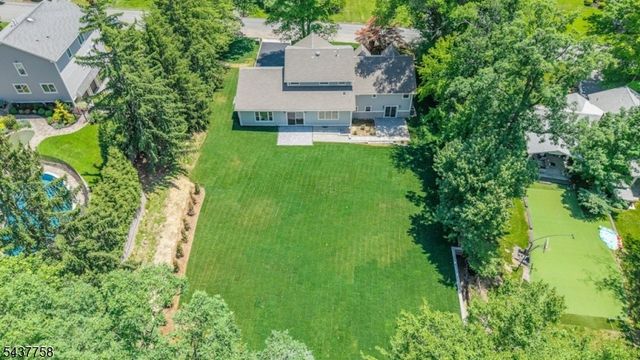 51 Brookside Ter, North Caldwell Boro, NJ 07006