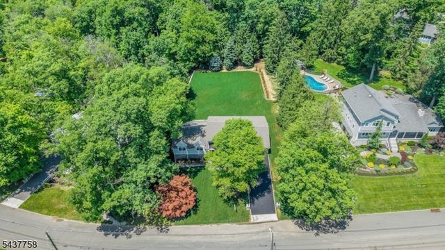 51 Brookside Ter, North Caldwell Boro, NJ 07006
