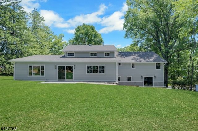 51 Brookside Ter, North Caldwell Boro, NJ 07006