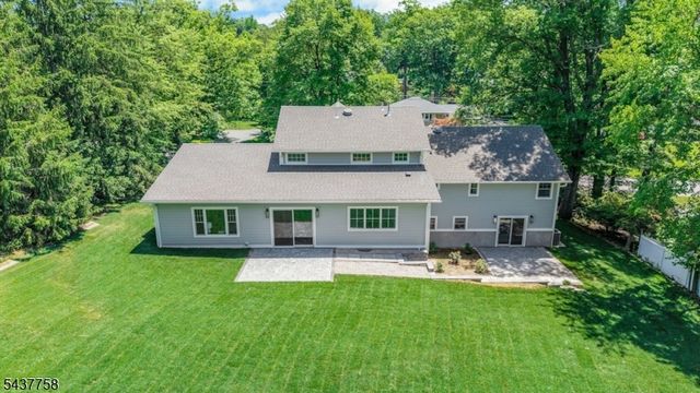 51 Brookside Ter, North Caldwell Boro, NJ 07006
