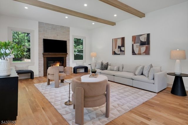 51 Brookside Ter, North Caldwell Boro, NJ 07006