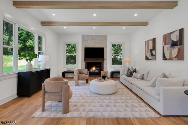 51 Brookside Ter, North Caldwell Boro, NJ 07006