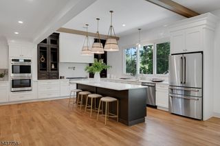 51 Brookside Ter, North Caldwell Boro, NJ 07006