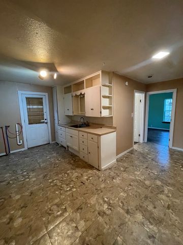 20 E 39th St, San Angelo, TX 76903