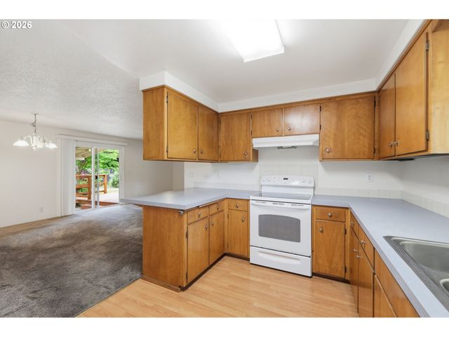 2158 N DANEBO Ave, Eugene, OR 97402