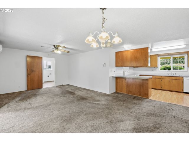 2158 N DANEBO Ave, Eugene, OR 97402