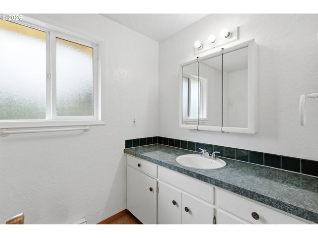 2158 N DANEBO Ave, Eugene, OR 97402