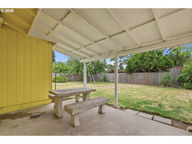 2158 N DANEBO Ave, Eugene, OR 97402