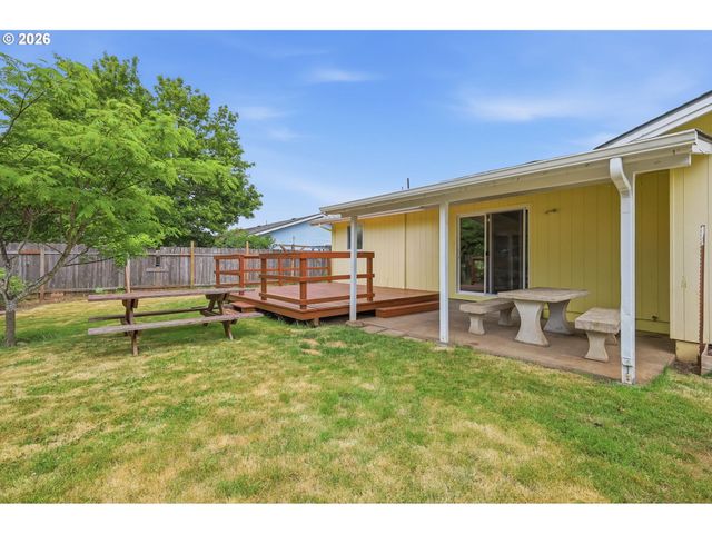 2158 N DANEBO Ave, Eugene, OR 97402