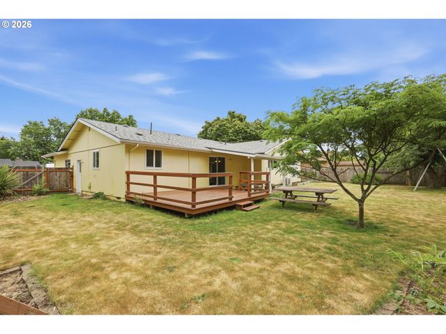 2158 N DANEBO Ave, Eugene, OR 97402