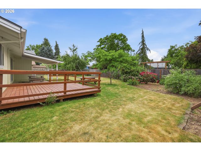 2158 N DANEBO Ave, Eugene, OR 97402