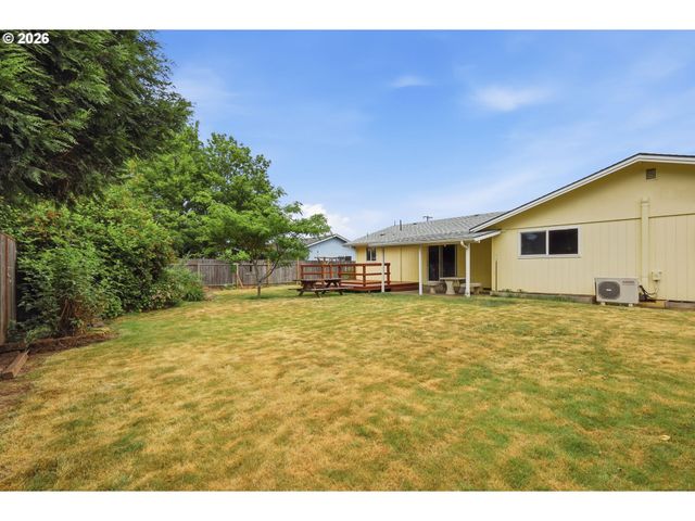 2158 N DANEBO Ave, Eugene, OR 97402