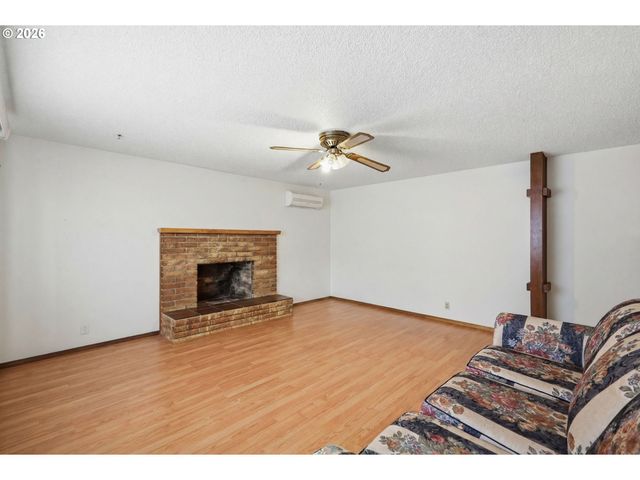 2158 N DANEBO Ave, Eugene, OR 97402
