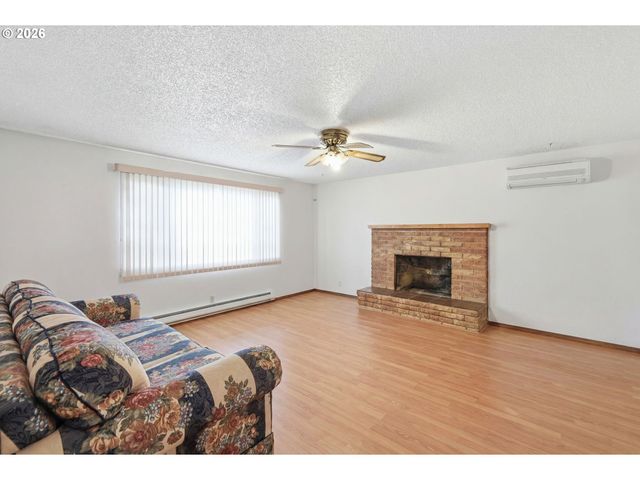 2158 N DANEBO Ave, Eugene, OR 97402