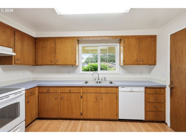 2158 N DANEBO Ave, Eugene, OR 97402