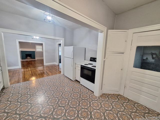 2134 CINCINNATI AVE, San Antonio, TX 78228
