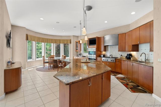 8479 Misty Meadows, Grand Blanc, MI 48439